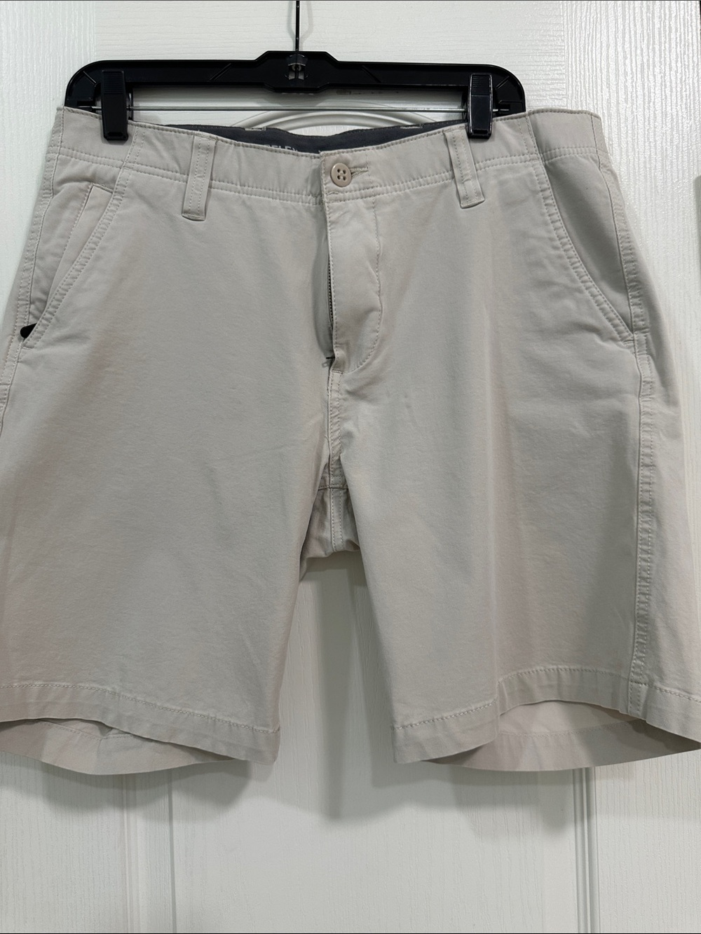 Dockers Men's Flat Front Shorts in Light Khaki